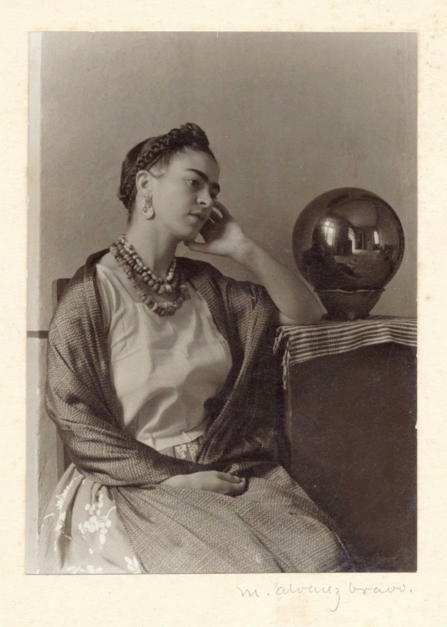 Stunning Image of Frida Kahlo in 1932 