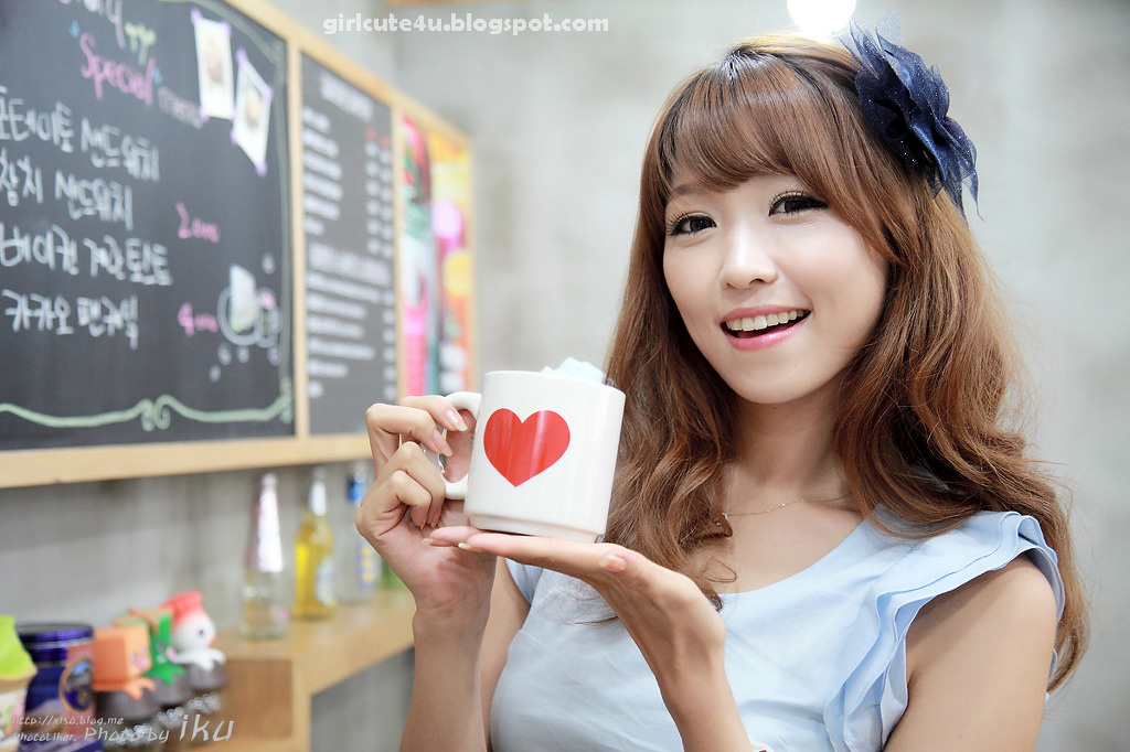 Cute Asian Girl: Lee Eun Hye in Blue