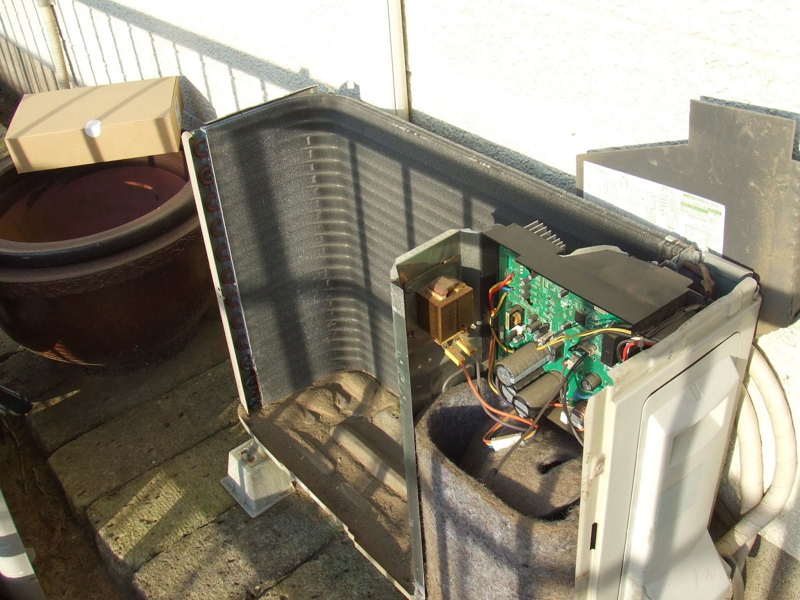 スーパーデンキのスタッフブログ エアコン室外機基盤交換