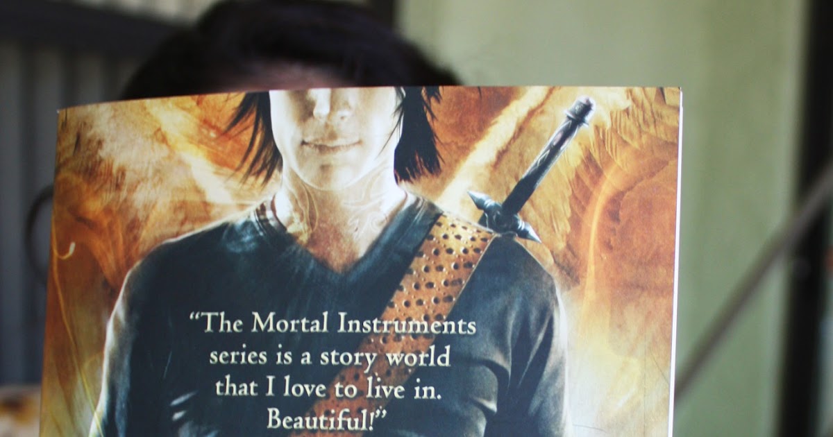 Rawr Reader City of Glass Book Review