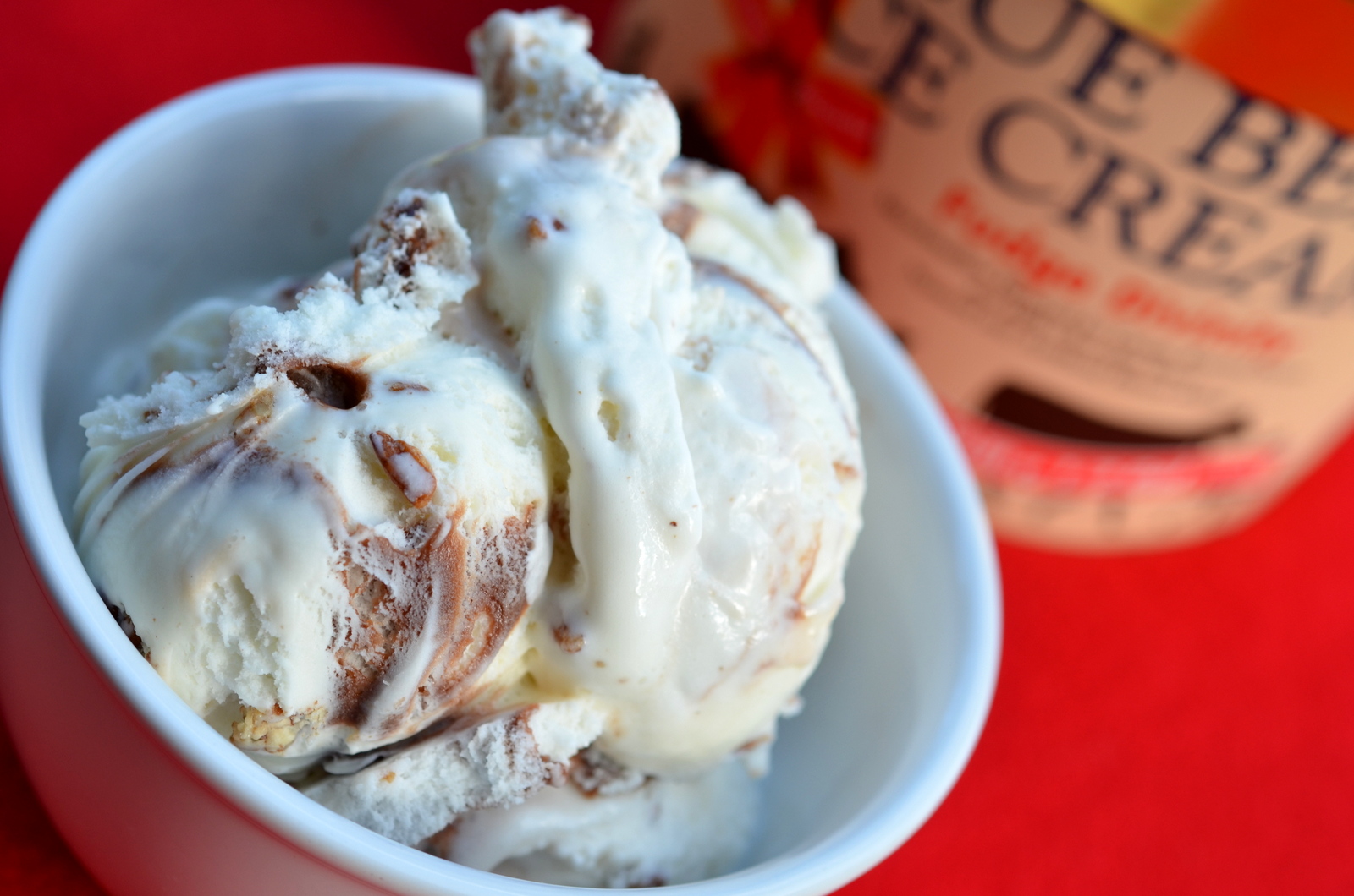 The Ice Cream Informant REVIEW Blue Bell Fudge Divinity (Holiday