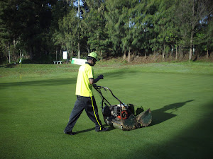 Mowing the greens of the "Nuwara Eliya Golf Course" early in the morning.