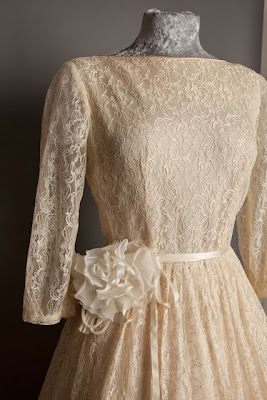 A guide to vintage lace wedding dresses- detail of vintage flower on 1950s lace