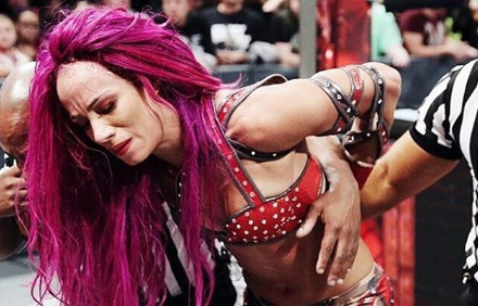 http://2.bp.blogspot.com/-ZD2XnBJDuTc/WBb37P7V43I/AAAAAAAAswE/V_0OwP5KmIQqi_CHw01uaeEwxgNq7t1QQCK4B/s1600/sasha-banks-bald-hair-real-wear-a-wig.png