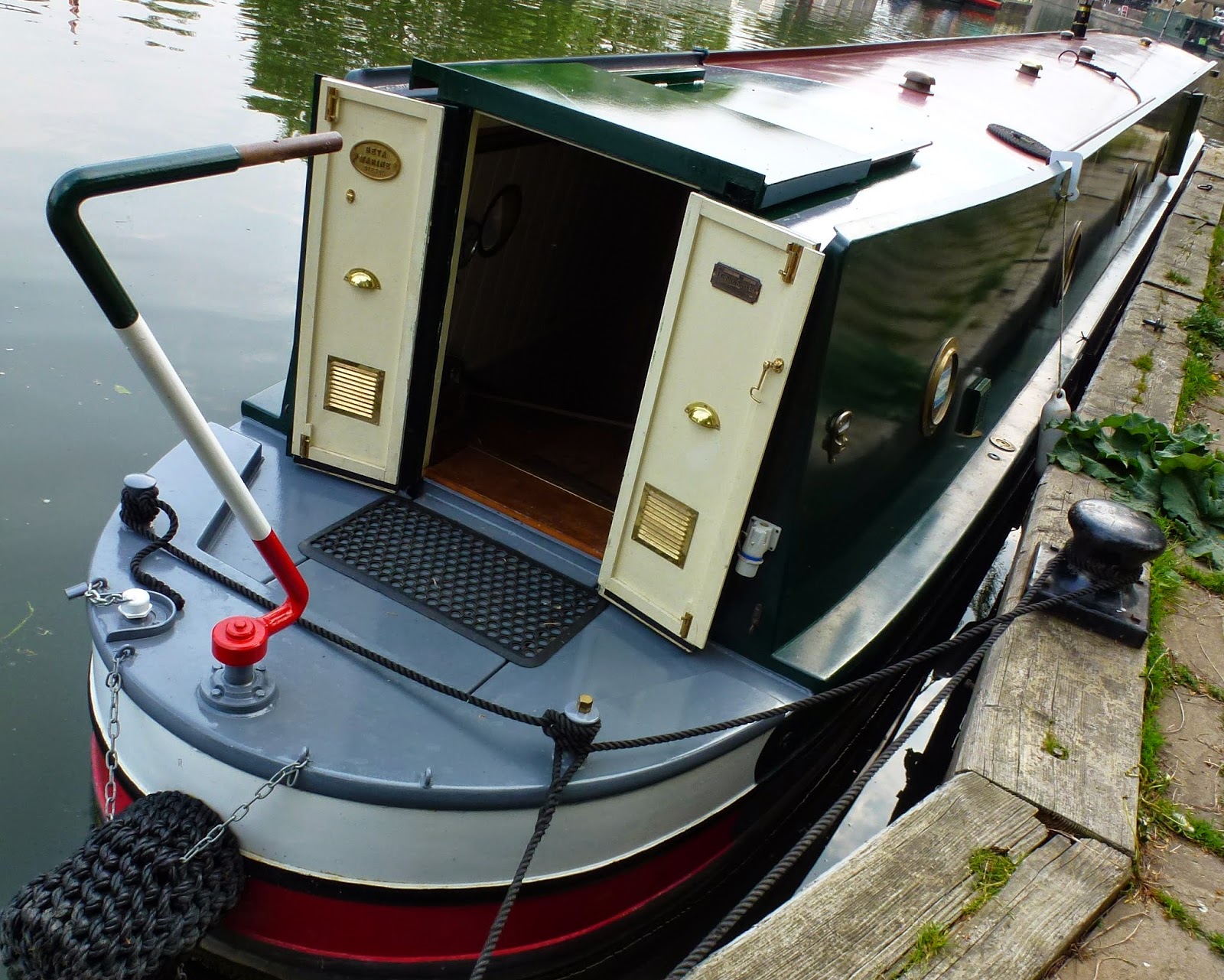 Narrowboat SKYLARK 2 Touching up my tiller