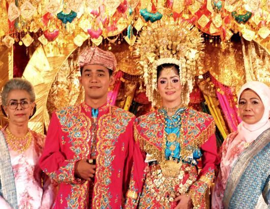 Indonesian Wedding Dresses  Wedding Style Guide