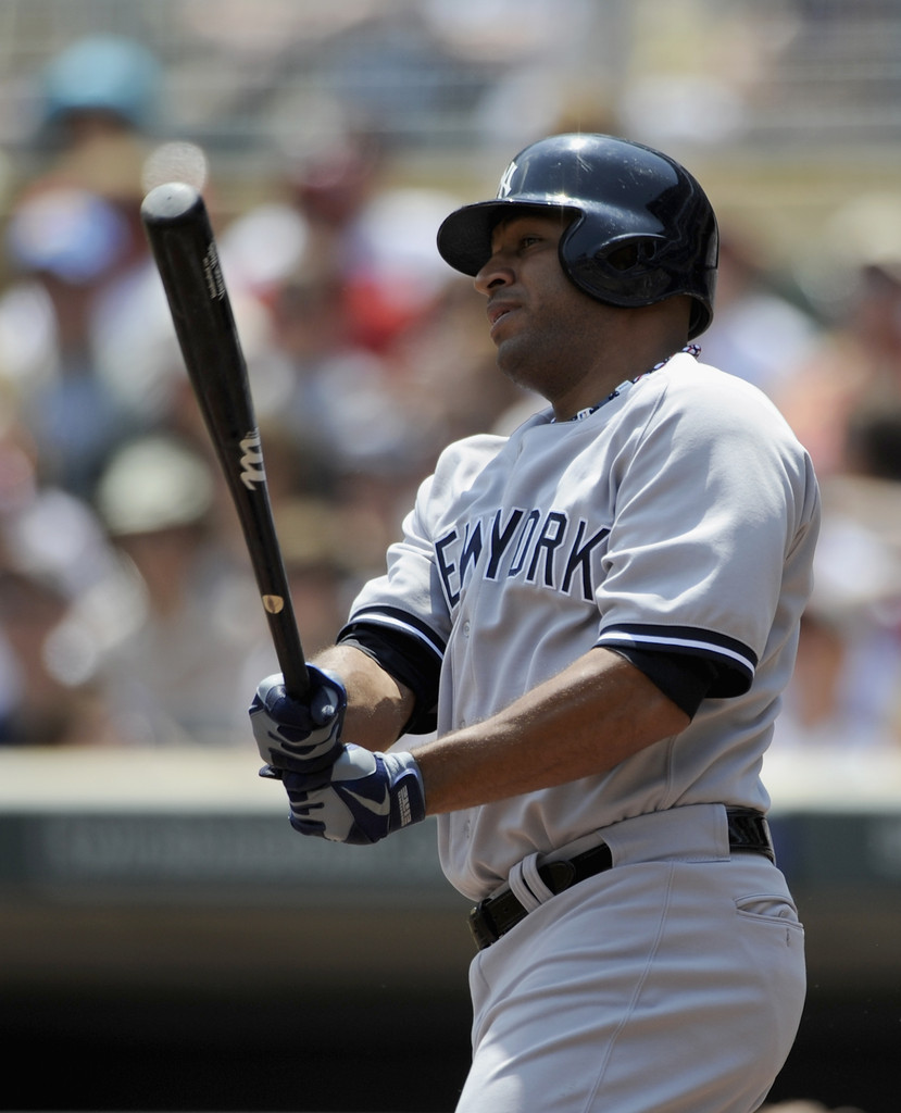 Bleeding Yankee Blue: VERNON WELLS IS BACK!