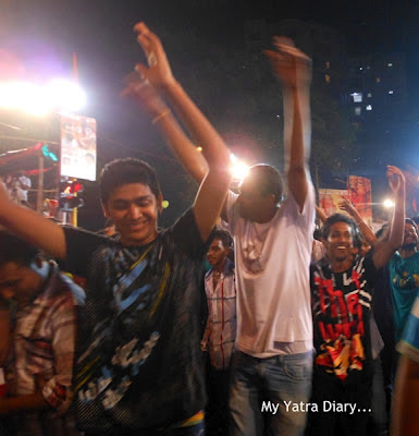 Devoteed dancing while taking Ganpati for Ganesh Visarjan, Mumbai