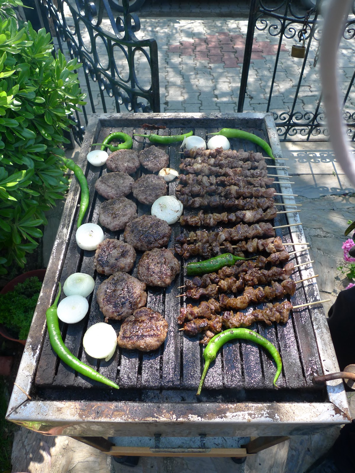 Sohbet Turkish Meatballs on the Grill / Izgara Köfte