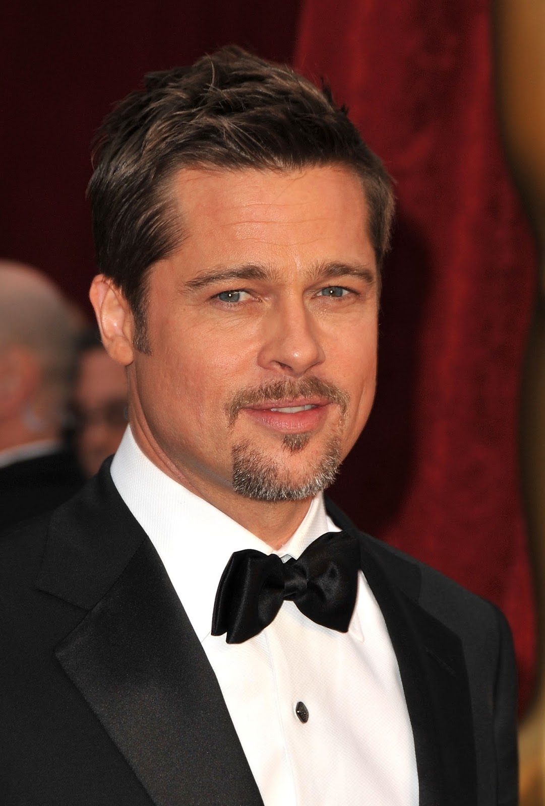 Fab Ties: 10 Men Who Wore a Tie & Suit the Best Brad Pitt