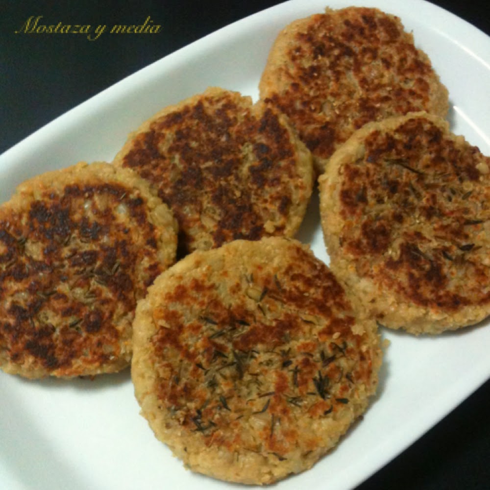 Hamburguesas De Trigo Integral Y Anacardos Con Ligero Sabor A Queso