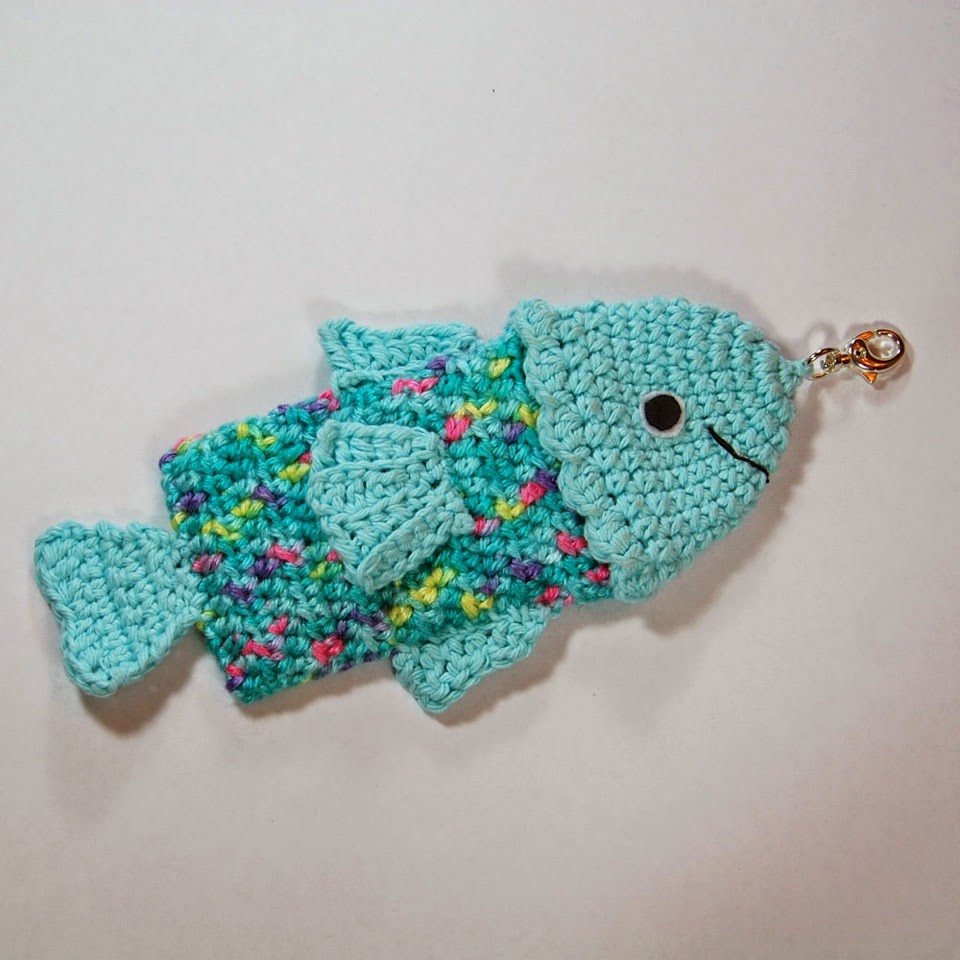 CRAFTYisCOOL: Free Pattern! Summertime Fishy Phone Case