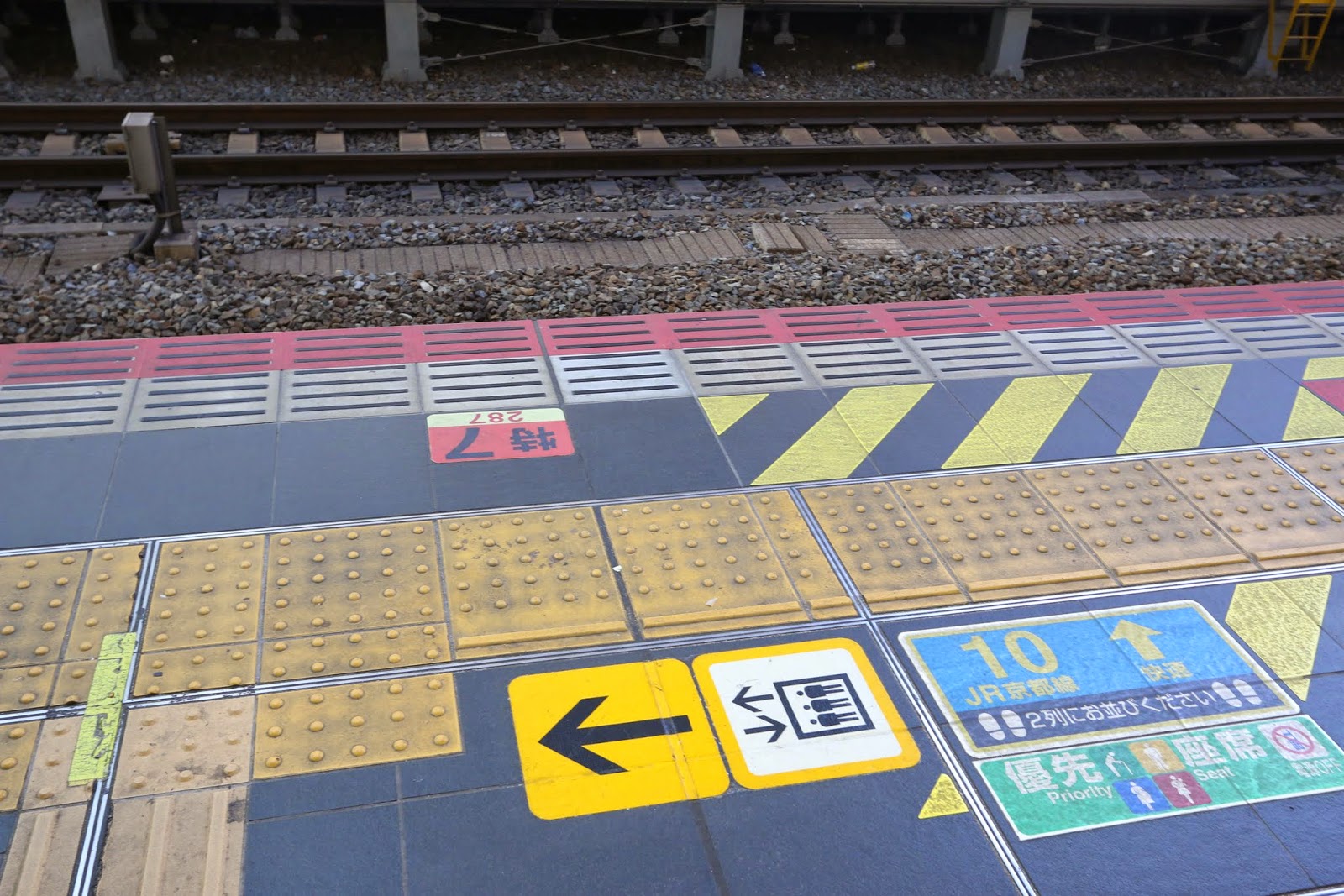 Check out the priority signs at subway stations in Japan before queuing as there are special lanes for elderly, pregnant women, mothers with children and for ladies Check out the priority signs at subway stations in Japan before queuing as there are special lanes for elderly, pregnant women, mothers with children and for ladies