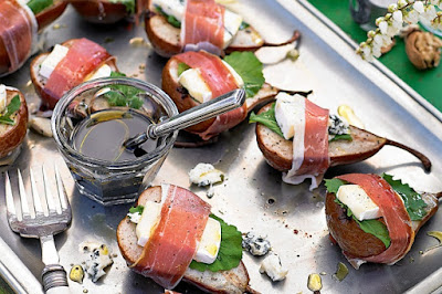 Prosciutto-wrapped roast pear with brie & blue cheese Recipe Prosciutto-wrapped roast pear with brie & blue cheese Recipe