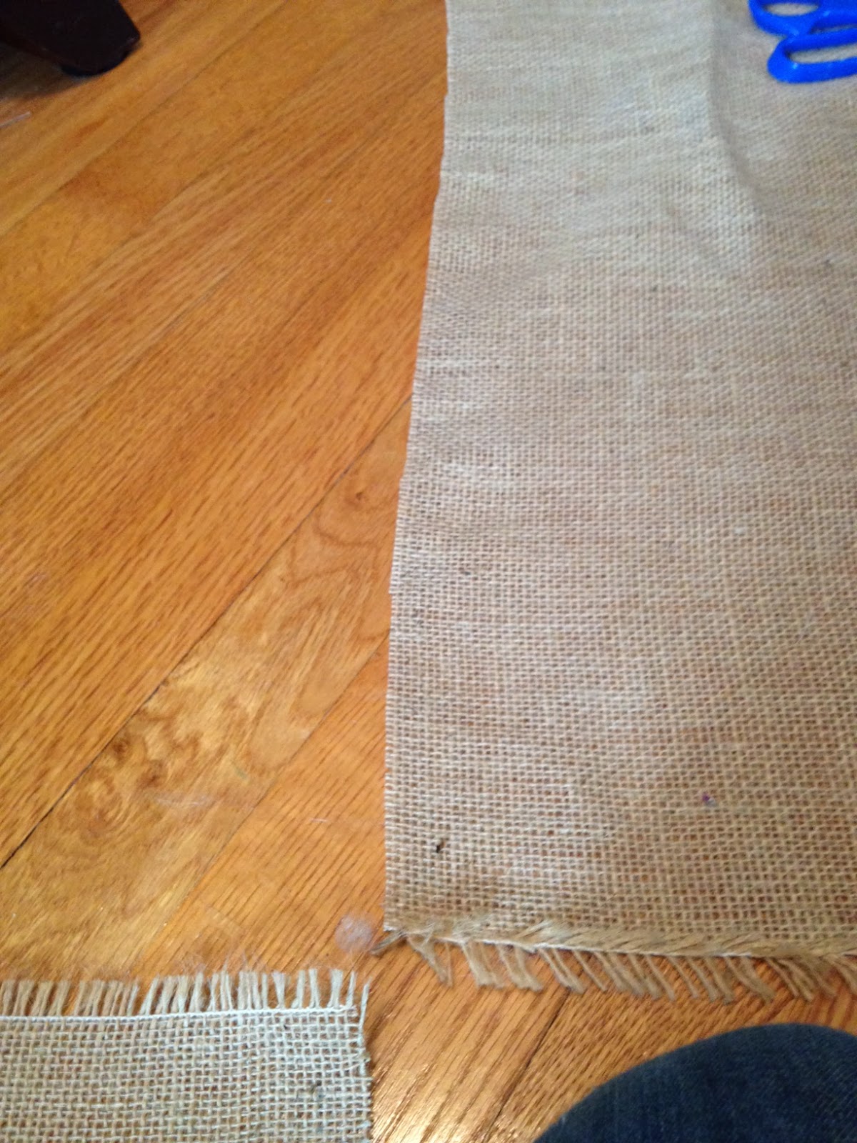 Two It Yourself How to cut burlap without fraying (and straight)