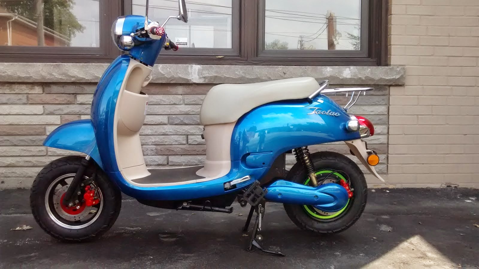 epRider Toronto Electric Scooter and Electric Bicycles ebikes Luxor