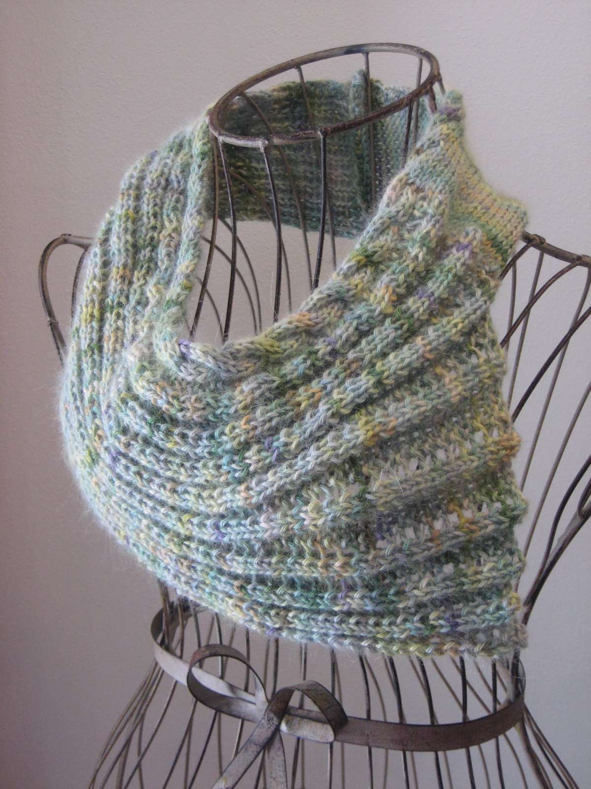 Balls to the Walls Knits: Ribbed Shell Cowl