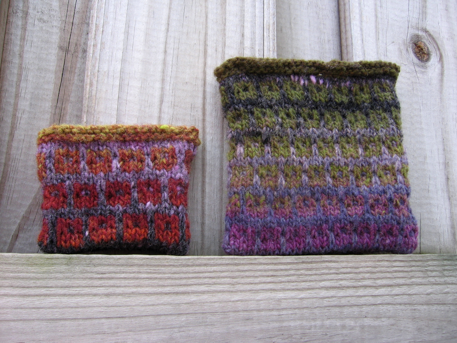 versus Mosaic Knitted Pouches Tutorial with Guest Kate of Needle and