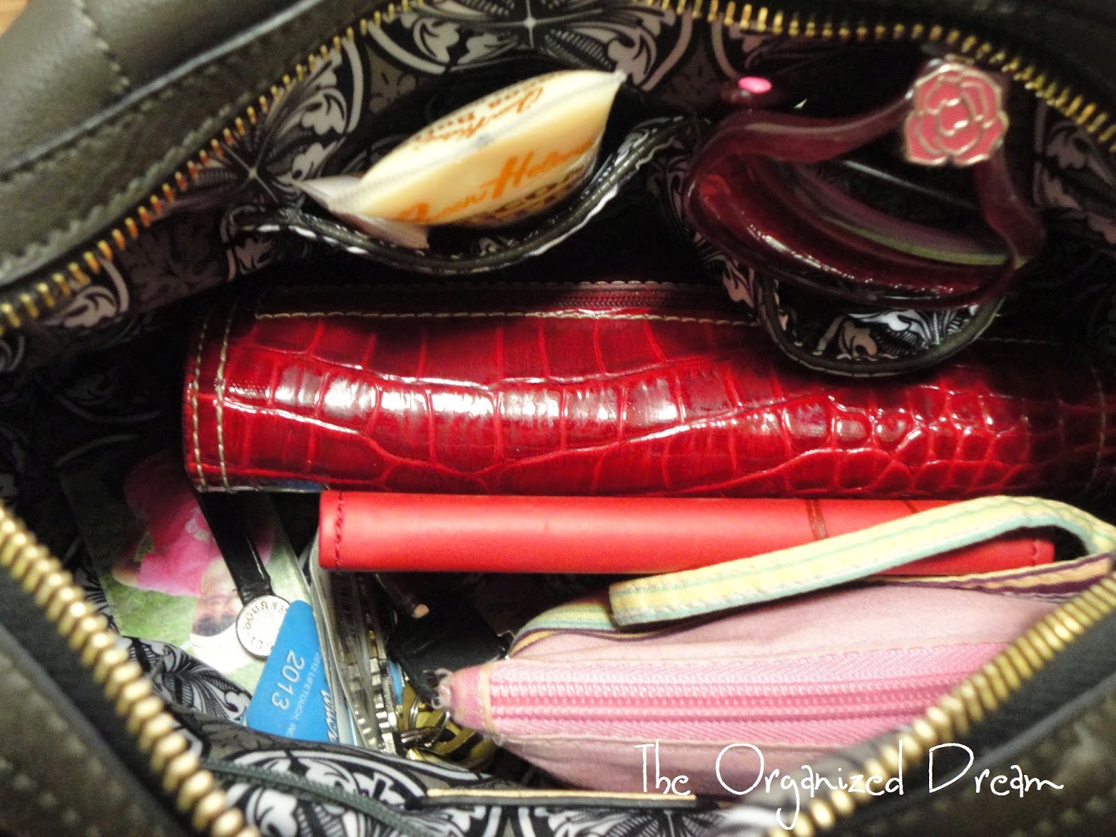 A Look Inside My Organized Handbag The Organized Dream