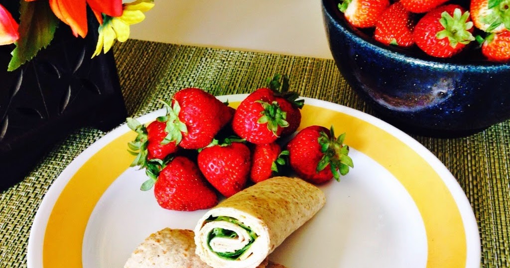 Fit Mommy Spinach Hummus Turkey Wrap Under 500 Calories
