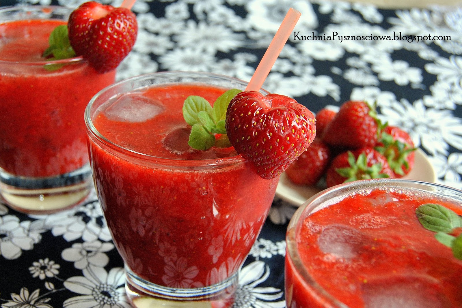 230. Pirackie truskawki, czyli drink z rumem i truskawkami Kuchnia