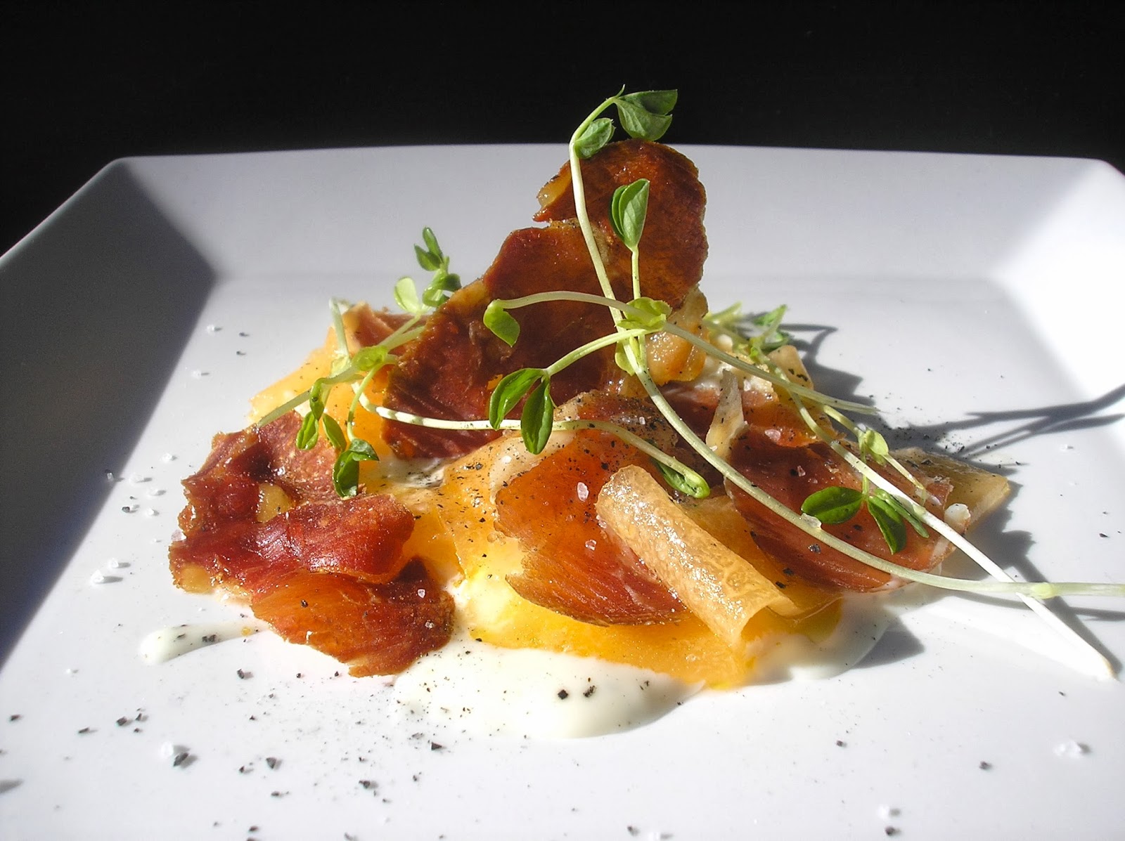 food play ' PROSCIUTTO & ROCKMELON SALAD .' entree