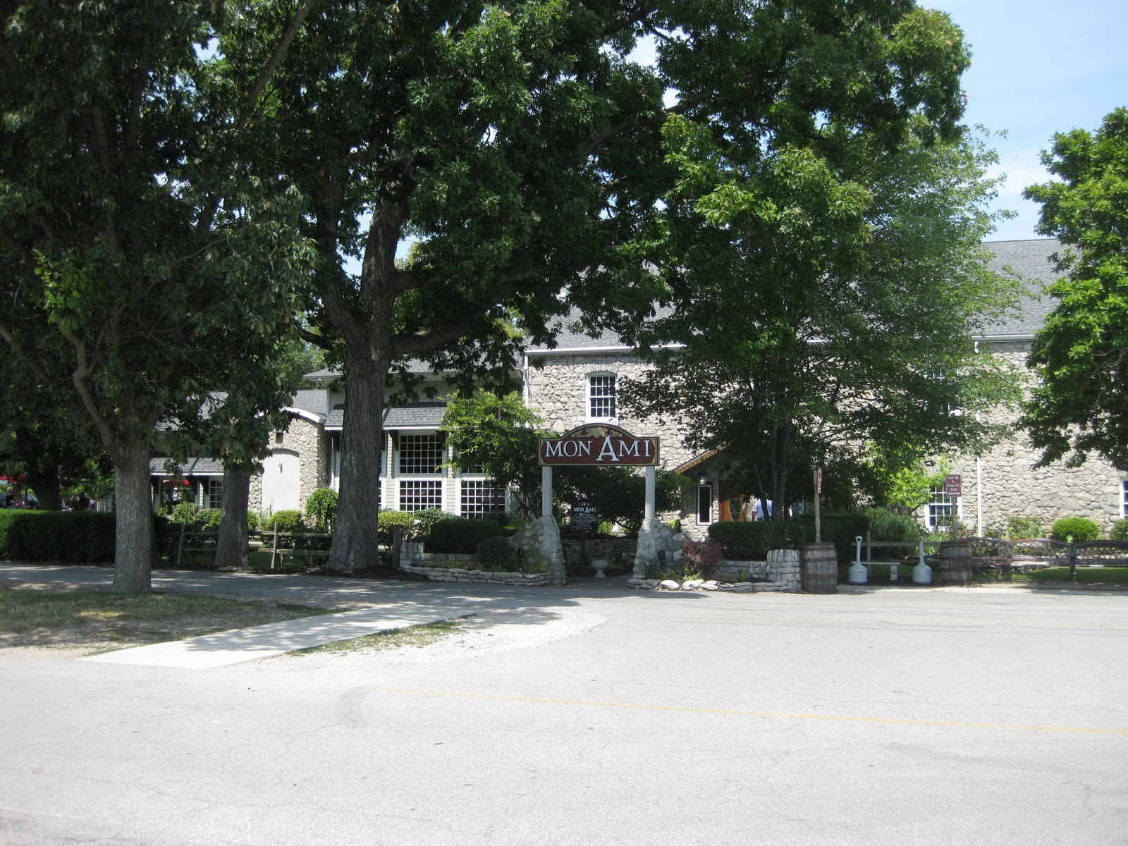 Ohio S Lake Erie Wineries Mon Ami Champagne Company