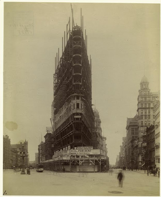 Amazing Historical Photo of Flatiron Building in 1902 