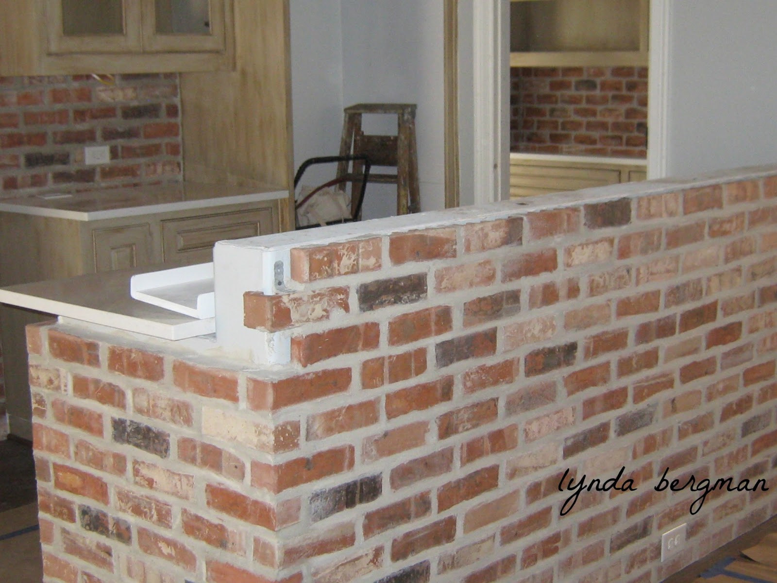 LYNDA BERGMAN DECORATIVE ARTISAN DRAWING & PAINTING FAUX BRICKS