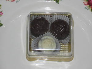 3 pcs chocs + square box