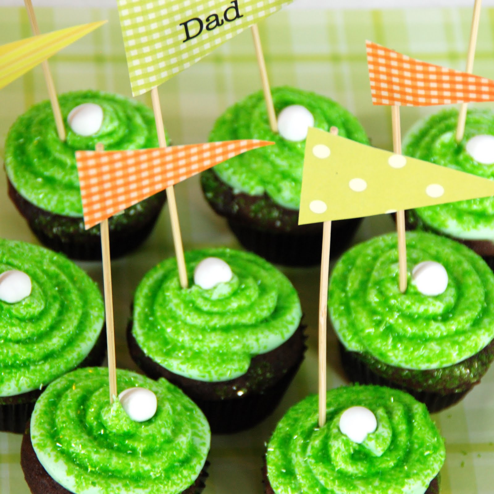 Simple Girl: Father s Day Tee Time Cupcakes {MSC}