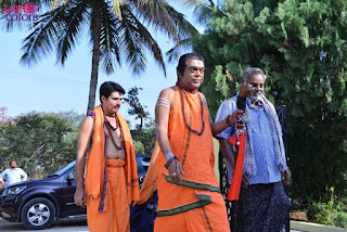 karulo-shikarukelite-telugu-movie-working-stills-posters karulo-shikarukelite-telugu-movie-working-stills-posters