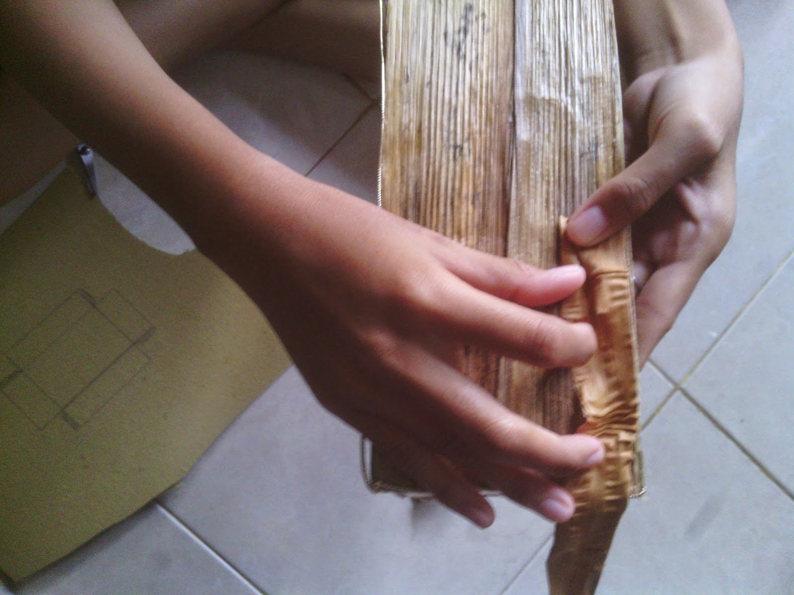 Kotak Tissue Cantik dari Pelepah Pisang Kering darmacitya Kotak Tissue Cantik dari Pelepah Pisang Kering darmacitya