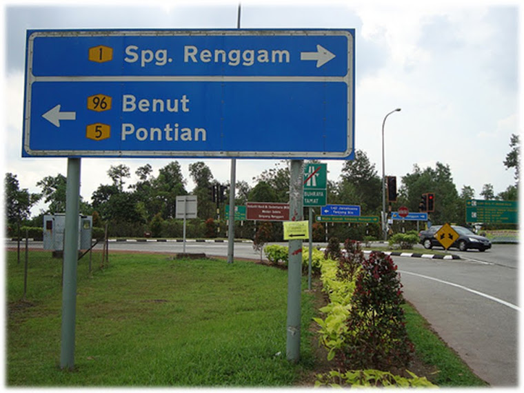 SIGNBOARD BENUT DARI PLAZA TOL LEBUHRAYA PLUS