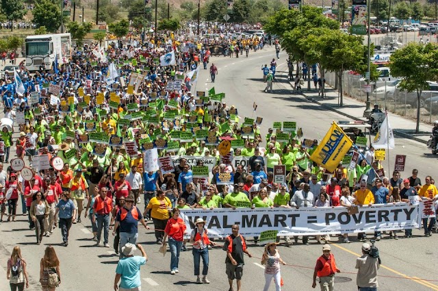 Protest Against Wal-Mart in Los Angeles USA अमेरिका में वालमार्ट के खिलाफ प्रदर्शन