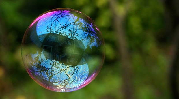 Kenapa gelembung berbentuk bulat?