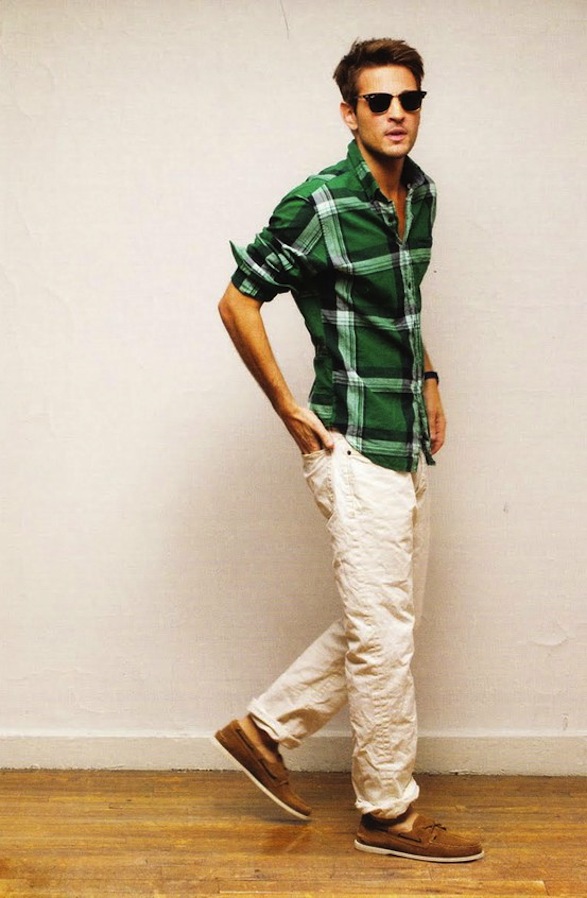 khakis & green windowpane plaid shirt Well dressed men, Mens outfits