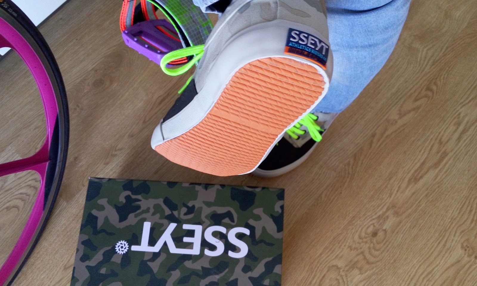 The Fixed Gear World ProductReview Bunker Camo cycling