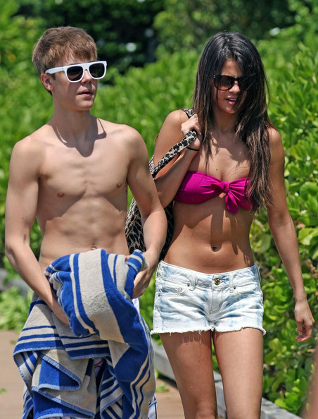 justin bieber and selena gomez kissing at the beach. Justin Bieber and Selena Gomez