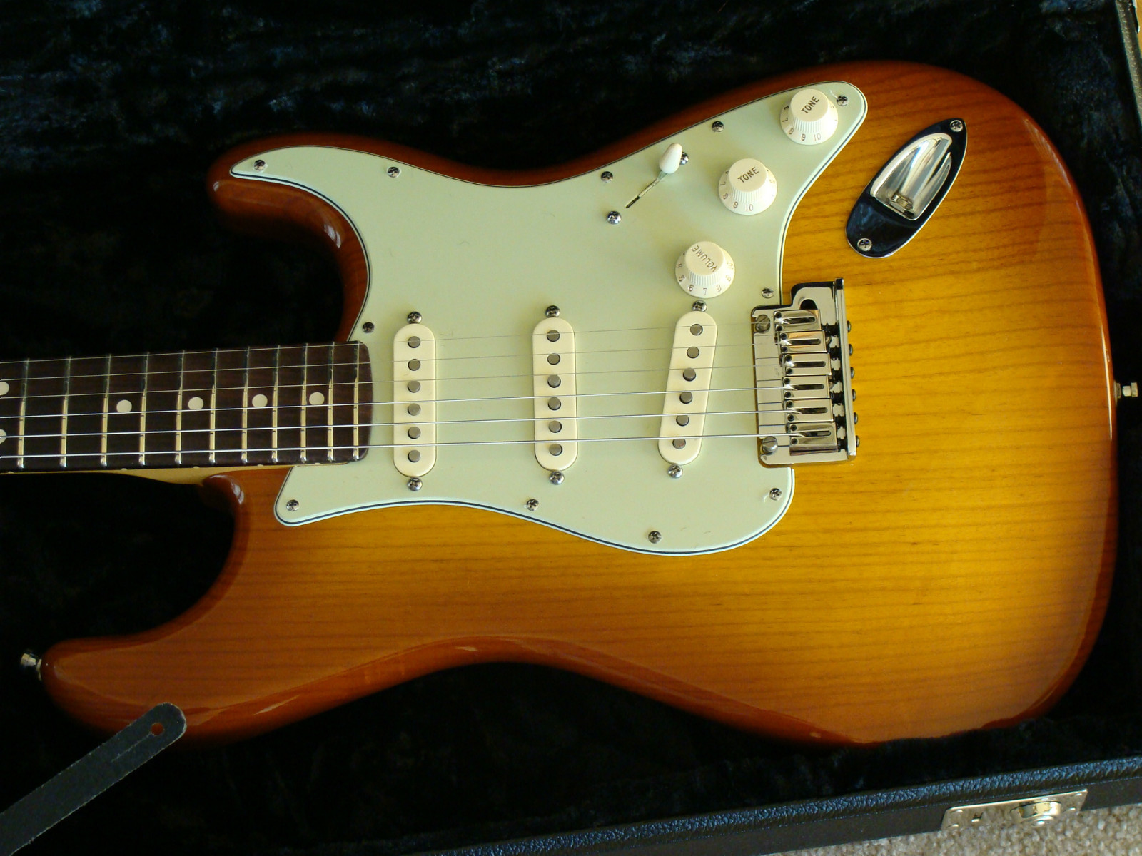 Fender CS Deluxe Honeyburst Friday Strat 252 Stratocaster Guitar