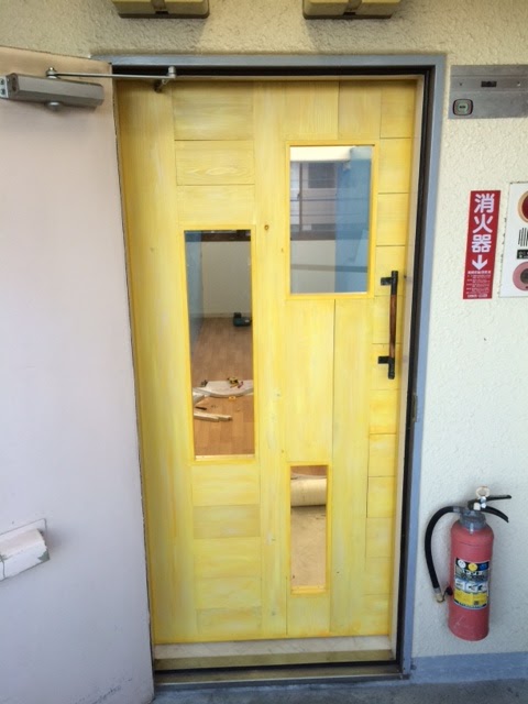 めぐ工房 創作看板や舞台美術などお任せ下さい ドアの向こうに扉が