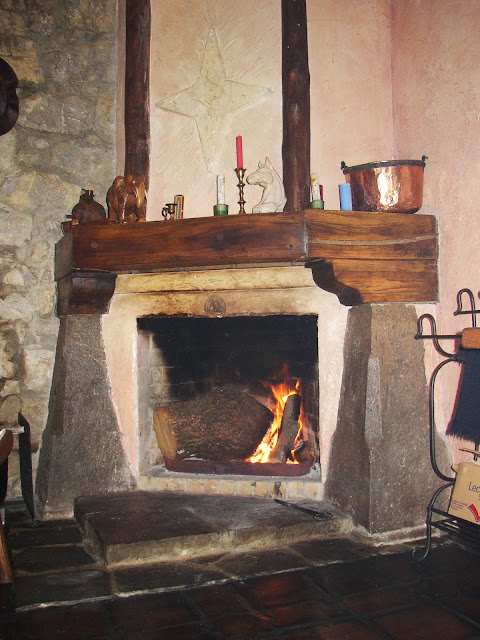 Decoración Quirós: Espacios originales. Chimeneas rústicas. Piedra