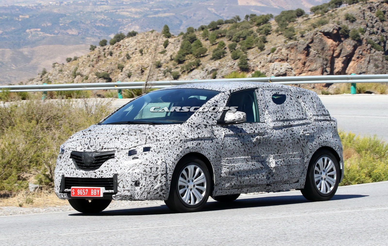 nEW-rENAULT-sCENIC-5.jpg