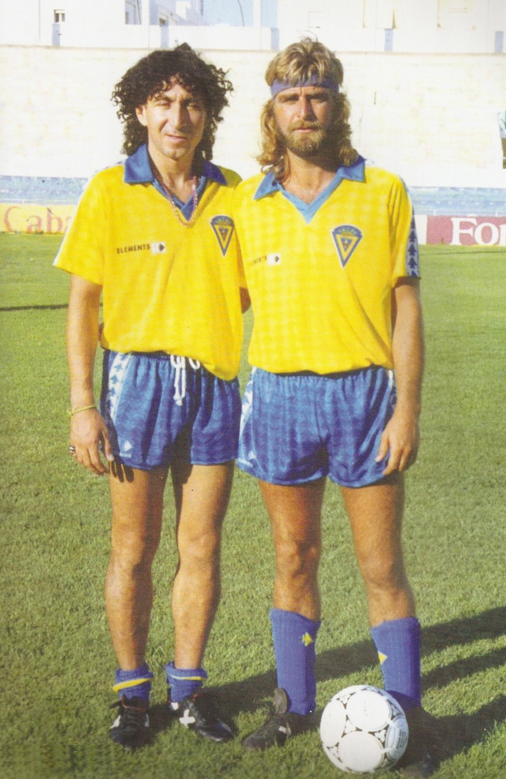 Los futbolistas de hace 30 años Jorge+-Magico-+Gonzalez+et+Juan+JOSE