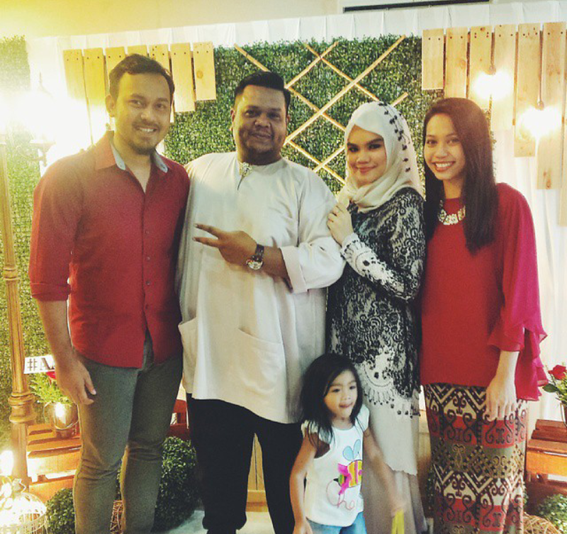 Download Biodata Alif Kadim Background