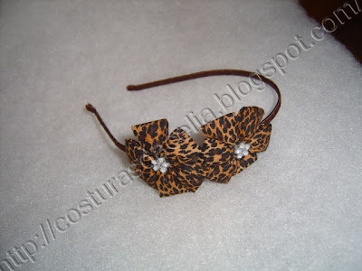 <Img alt = Bandolete com flor de fuxico <Img alt = fuxico