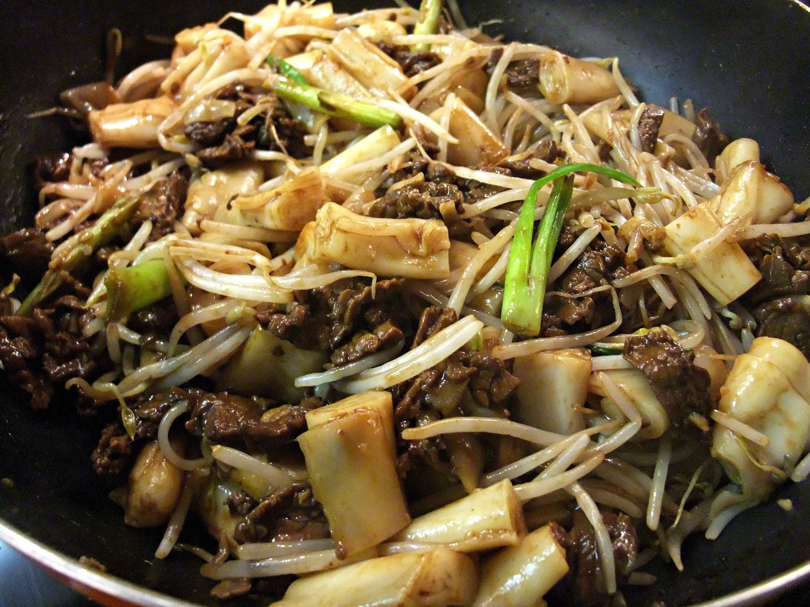 Susan's SavourIt! Beef and Soy Sauce Rice Rolls StirFry...