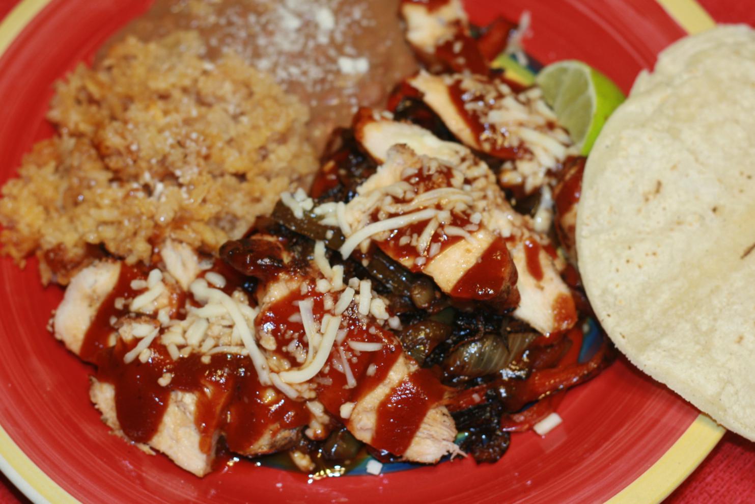Cookin' It Up In Texas Chipotle Chicken Fajitas with Fresh Guacamole