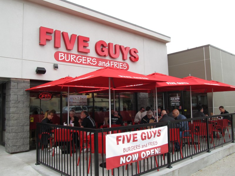 Burger Club Winnipeg Five Guys Regent 4/5