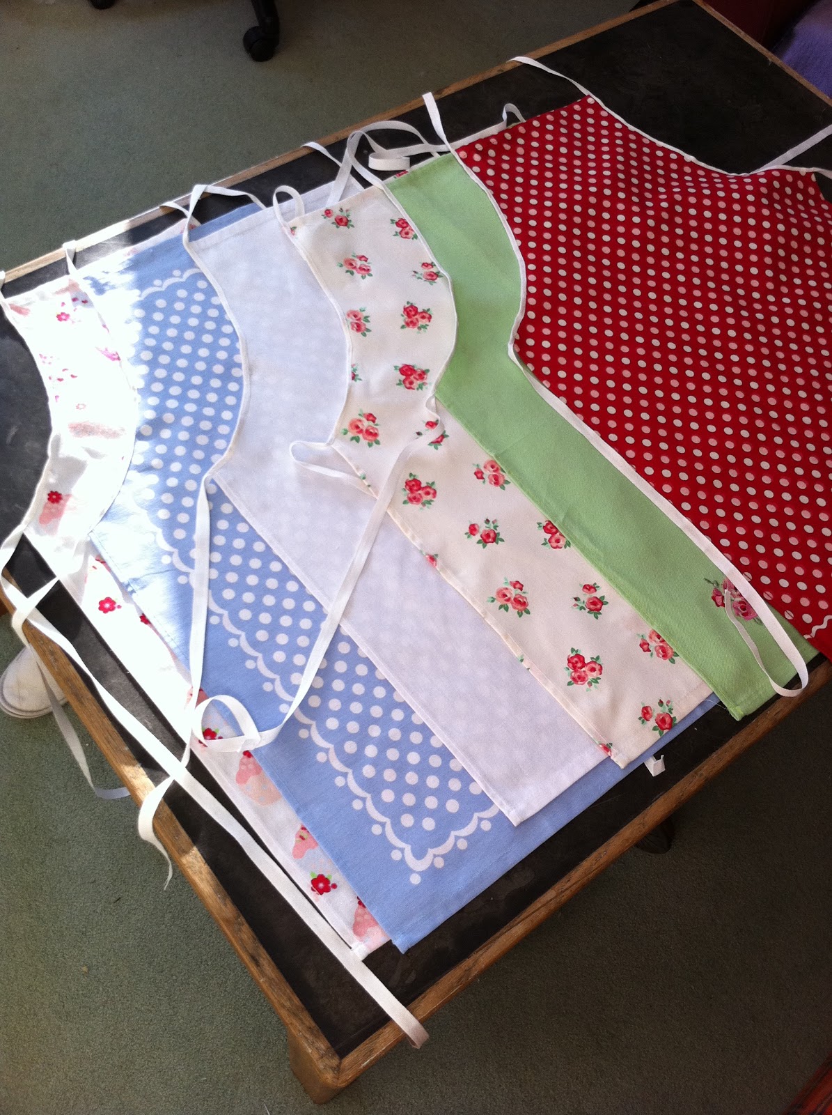 DIY Tutorial Tea Towel Aprons